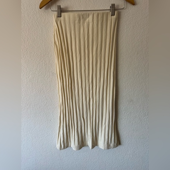 Zara Ribbed Cream Maxi Skirt- Size Small NWT - Picture 2 of 6